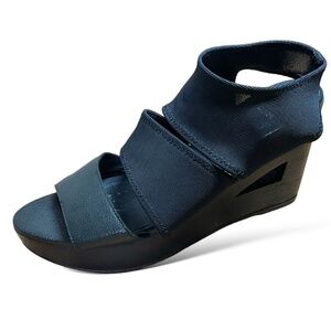 EILEEN FISHER Rally 2 Stretch Black Leather and Mesh Cut Out Wedge Sandal Sz 9.5